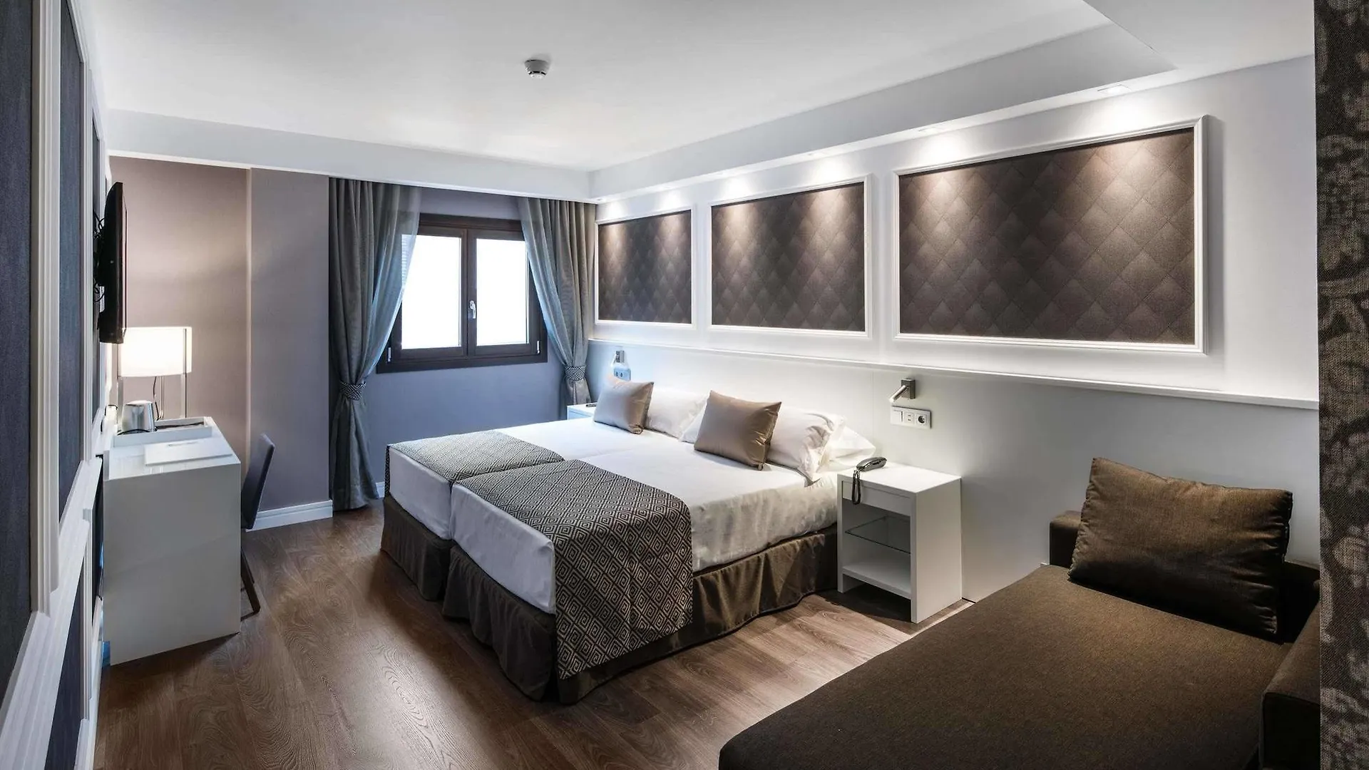 ****  Catalonia Magdalenes Hotel Barcelona Spain